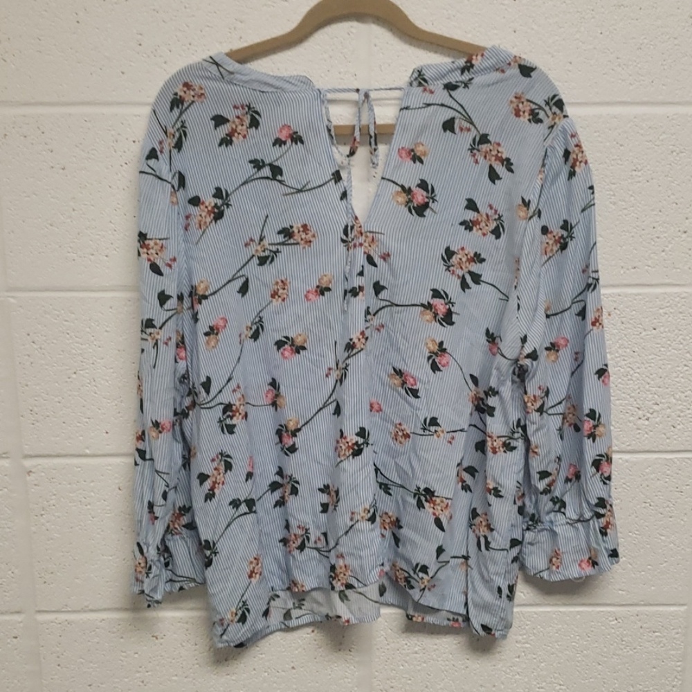 Blouse - Picture 2 of 3
